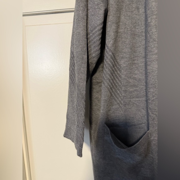 BUNDLE DEAL - 2 grey cardigans with interesting details - Picture 9 of 10